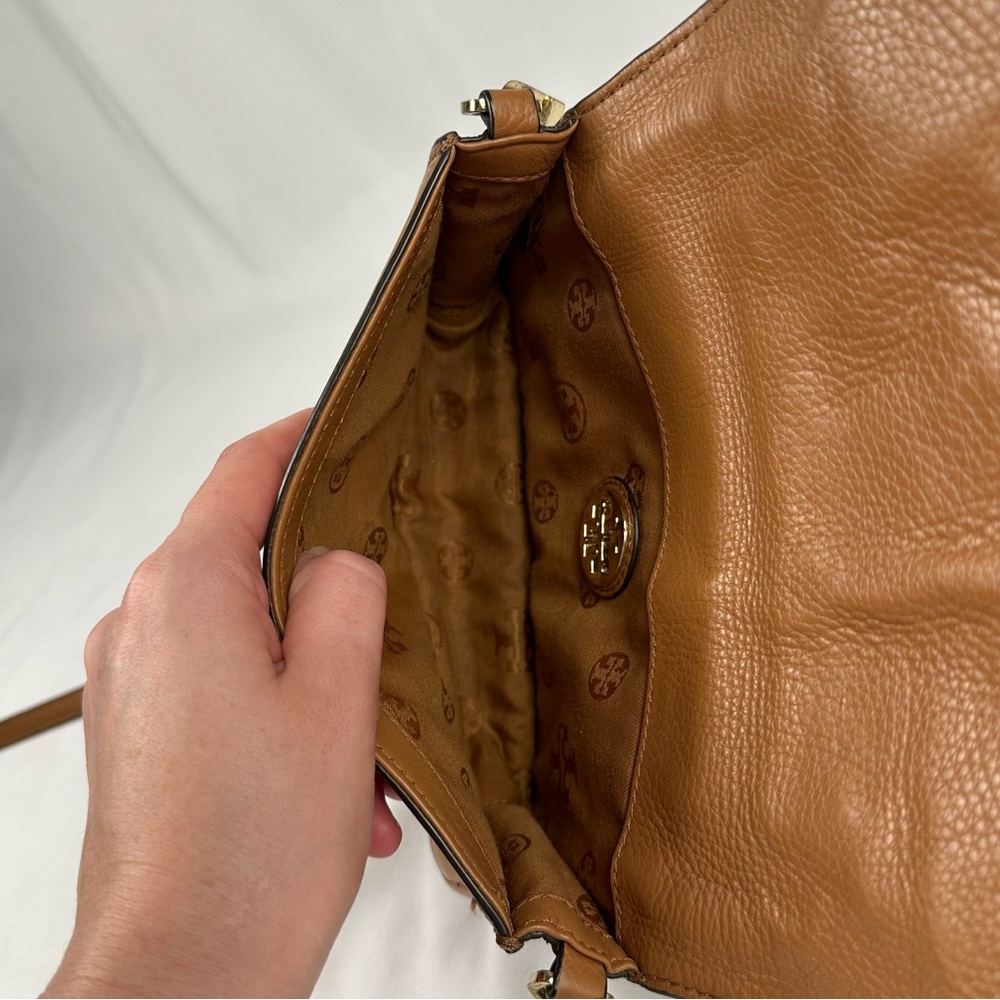 RARE GEM!! Tory Burch All T Crossbody Bag in Bark - Picture 7 of 16